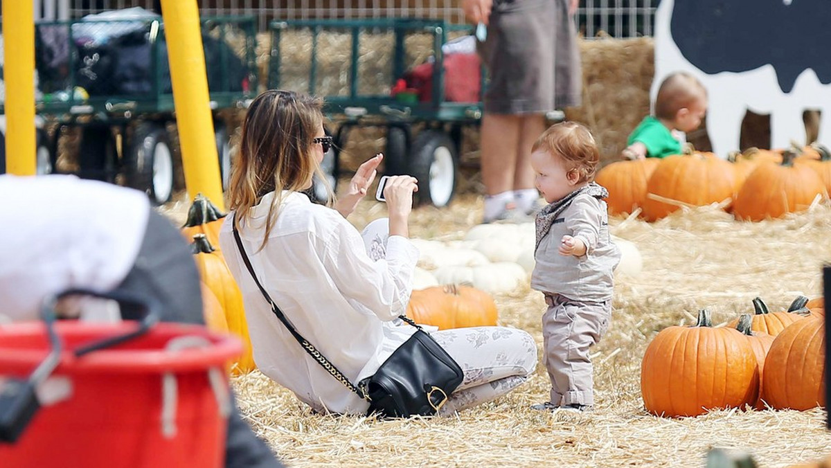 Gwiazdy z dziećmi na Mr. Bones Pumpkin Patch/ fot. East News