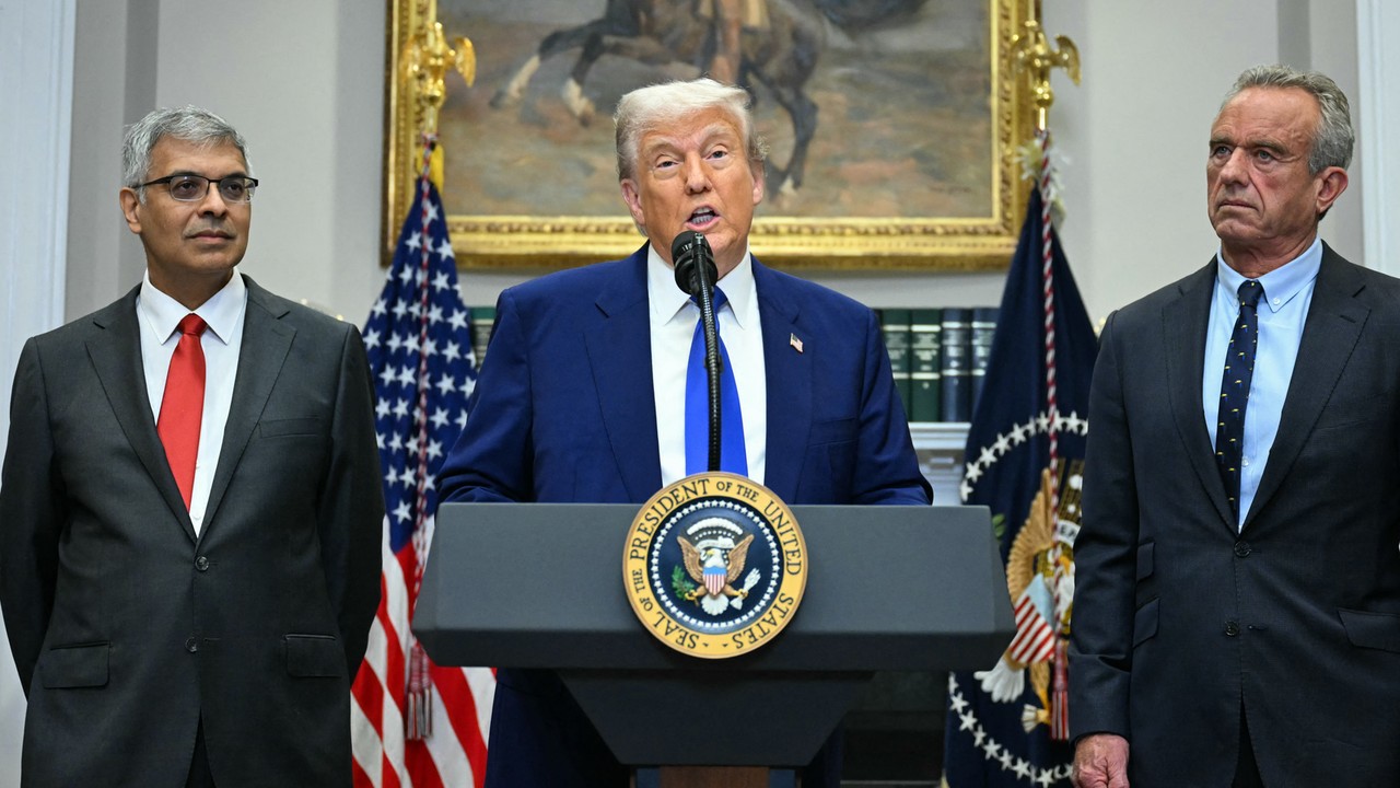 Administracja Donalda Trumpa rozpętała wojnę przeciwko szczepionkom mRNA. Naukowcy są przerażeni, ale ten lekarz widzi to inaczej