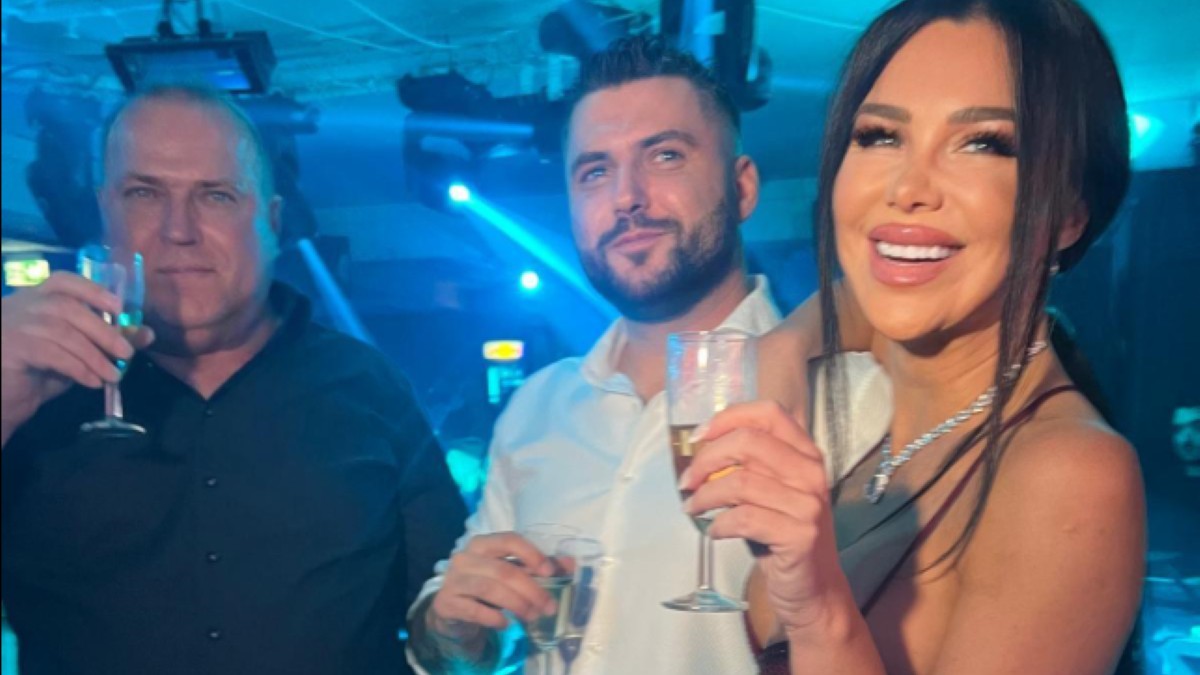 Asmin, Stanija i Mustafa