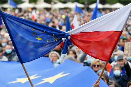 "FT" analizuje, jak Polska stała się największym buntownikiem w Europie. „Uderzający zwrot”