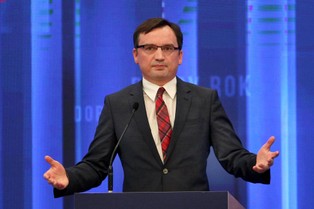 Nowy spór o Trybunał. Ziobro strzela ślepakami