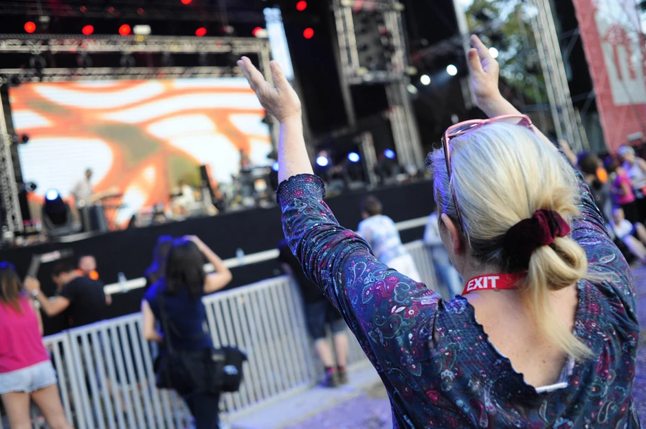 Egzit bend Bitipatibi