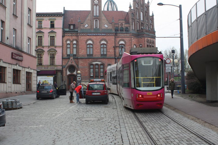 Tramwaj przejechał kobiecie po stopie