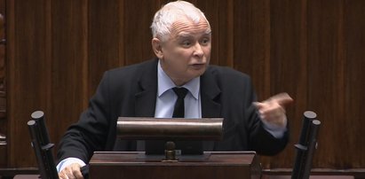 Kaczyński z mównicy: Macie krew na rękach!