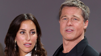 Brad Pitt és barátnője felperzselték a vörös szőnyeget: Ines de Ramón hófehér meztelenruhája az egyik legszebb darab, amit láttunk