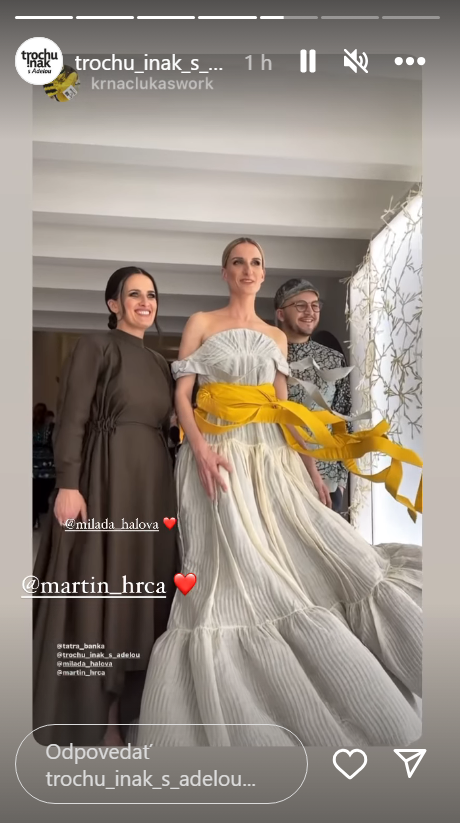 Adela Vinczeová v šatách od dizajnéra a módneho návrhára Martina Hrču.