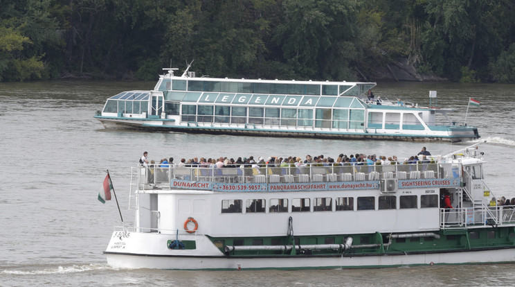 Az elavult turistahajók komoly problémát jelentenek /Fotó: Fuszek Gábor