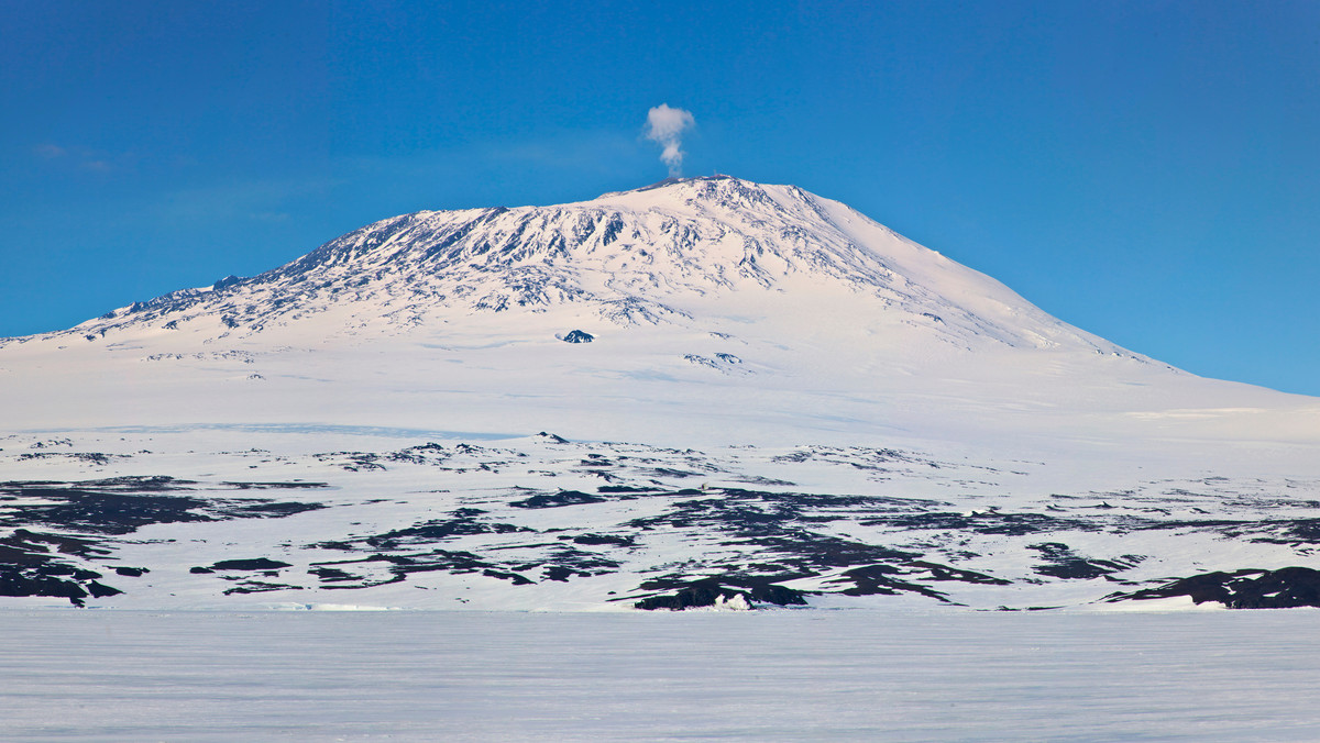 Wulkan Erebus pluje gazem i złotem. Szokujące odkrycie naukowców 