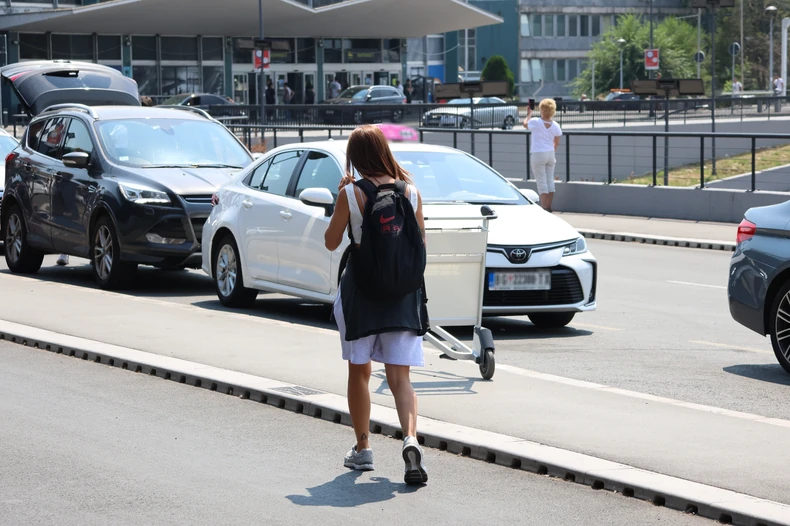 Nikolija Jovanović na aerodromu