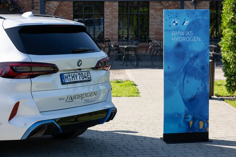 BMW iX5 Hydrogen – po błękicie go poznacie
