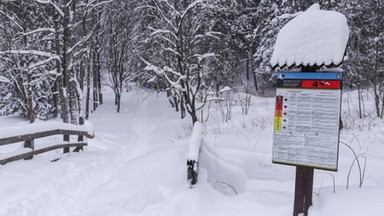 W Tatrach nadal przybywa śniegu, sytuacja niebezpieczna