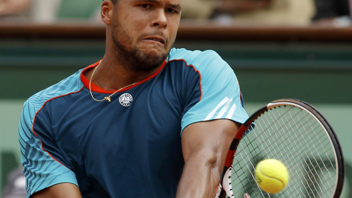 Rozstawiony z numerem pierwszym Jo-Wilfried Tsonga awansował do półfinału tenisowego turnieju ATP Masters na twardych kortach w Winston-Salem w Północnej Karolinie (pula nagród 553 125 dolarów). Francuz gładko pokonał Hiszpana Marcela Granollersa 6:1, 6:2.