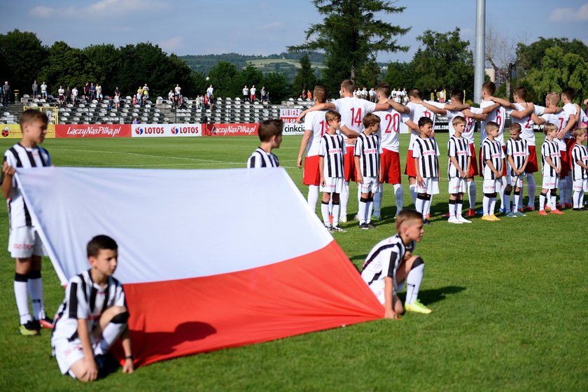 Wybryk reprezentantów we Włoszech! Pijani skakali po samochodzie!