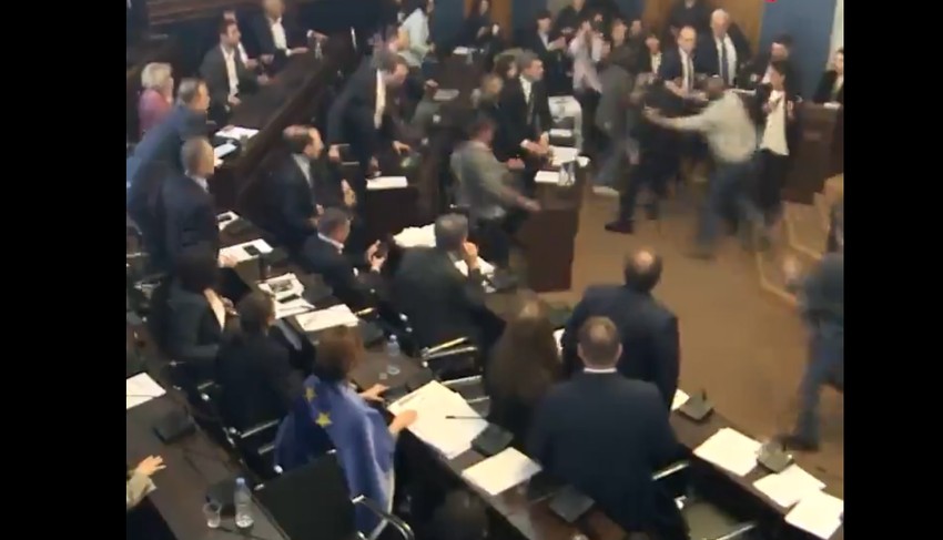 Izbila opšta tuča u parlamentu Gruzije