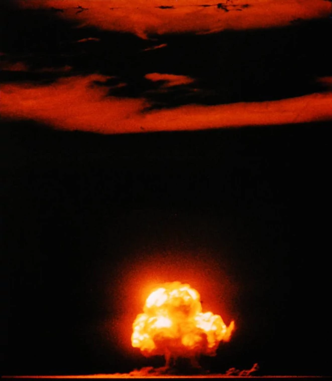 Test Trinity – pierwszy wybuch jądrowy wywołany przez człowieka.