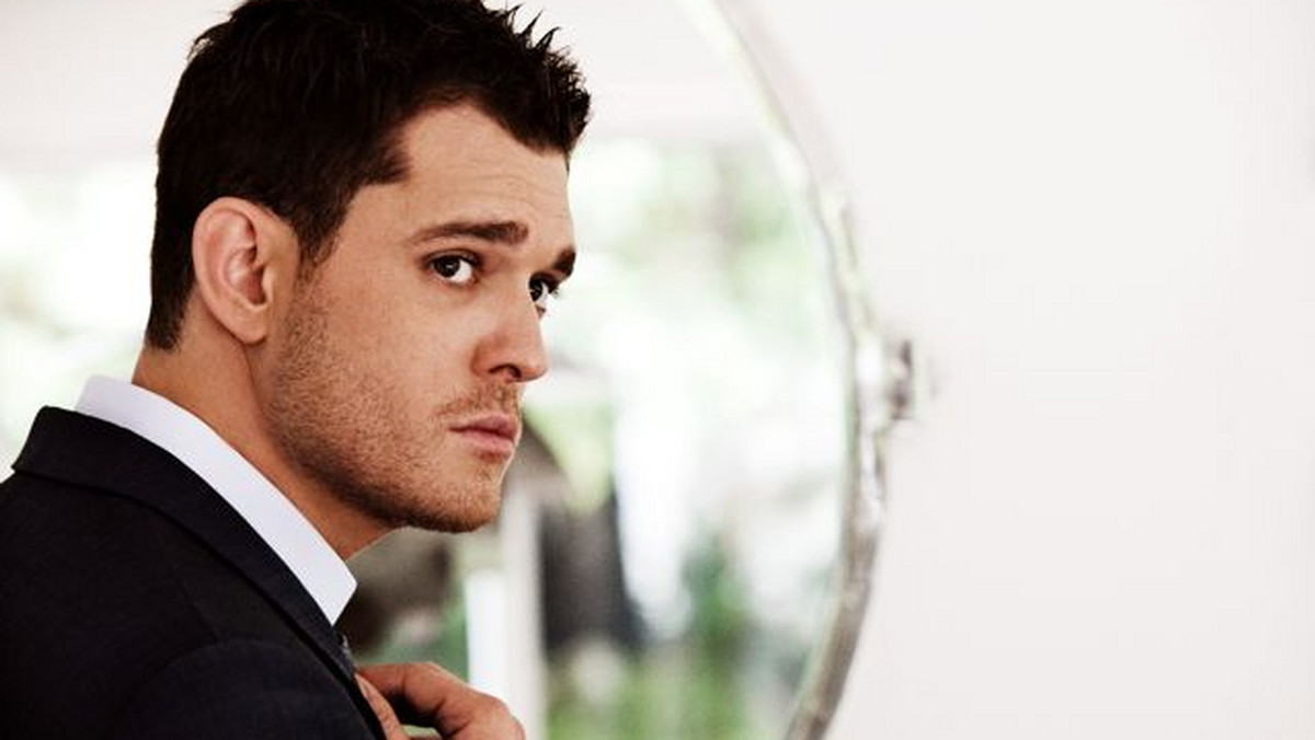 Michael Bublé zadebiutował ze swoim najnowszym krążkiem "To Be Loved" na szycie UK Charts. Artysta wyprzedza Pink i Justina Timberlake'a.