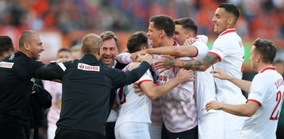 Ależ to był strzał! Wspaniały gol Casha! Radość tłumów polskich kibiców nie do opisania! [WIDEO]