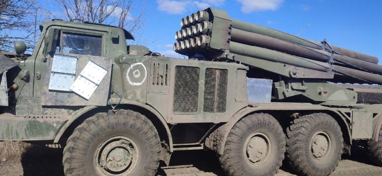 Wojska ukraińskie przejęły rosyjską wyrzutnię rakiet BM-27. Co to za sprzęt? 