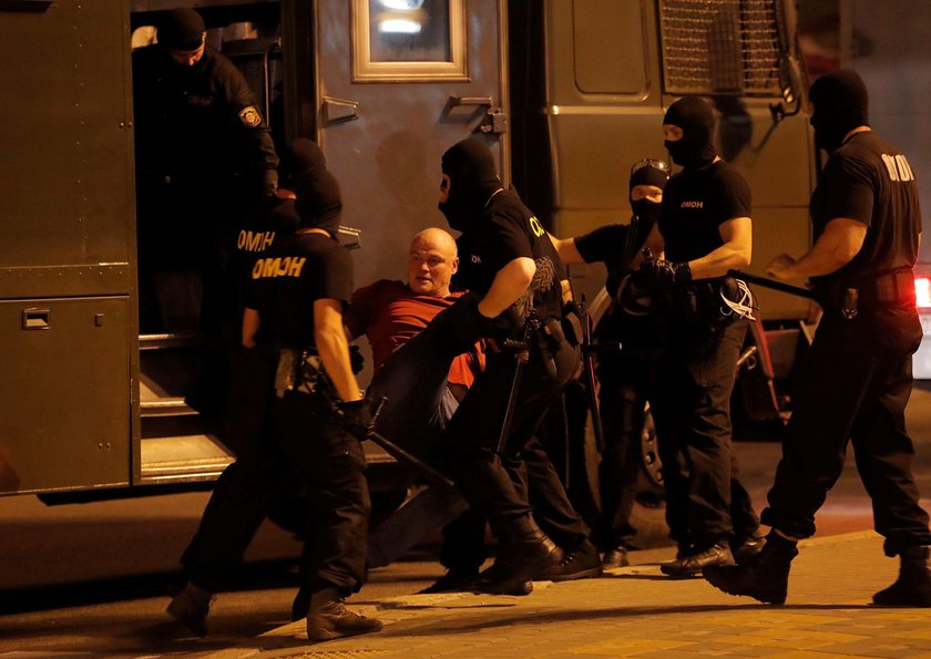 Niespokojna noc na Białorusi po wyborach. Tłumy protestujących na ulicach