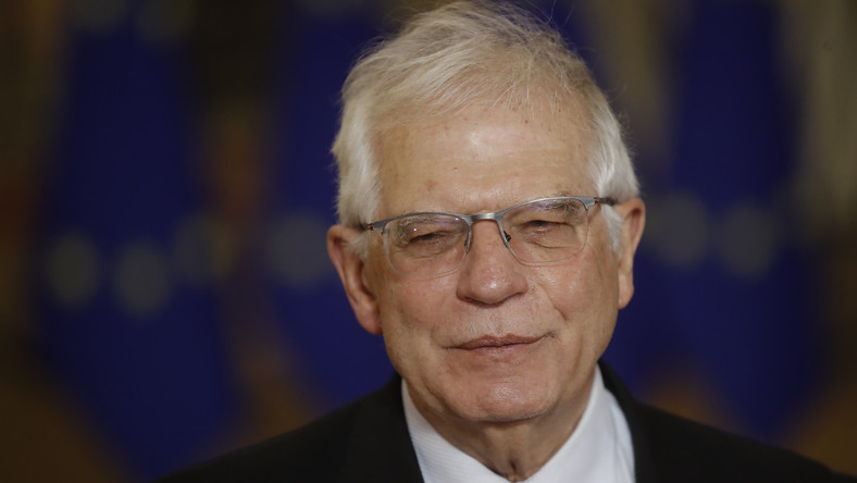 Unia Europejska nie widzi powodu do dramatyzowania sytuacji i nie zamierza podążać za Stanami Zjednoczonymi, które ewakuują z Ukrainy rodziny swoich dyplomatów — poinformował w poniedziałek szef europejskiej dyplomacji Josep Borrell, cytowany przez agencję AFP.