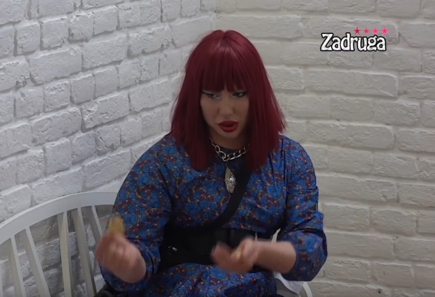 Brendon nudi intimu preko sajta za odrasle