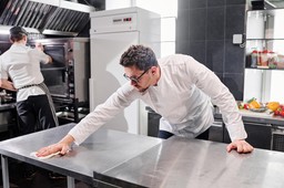 Czy sprzątanie stanowiska pracy wlicza się do czasu pracy?