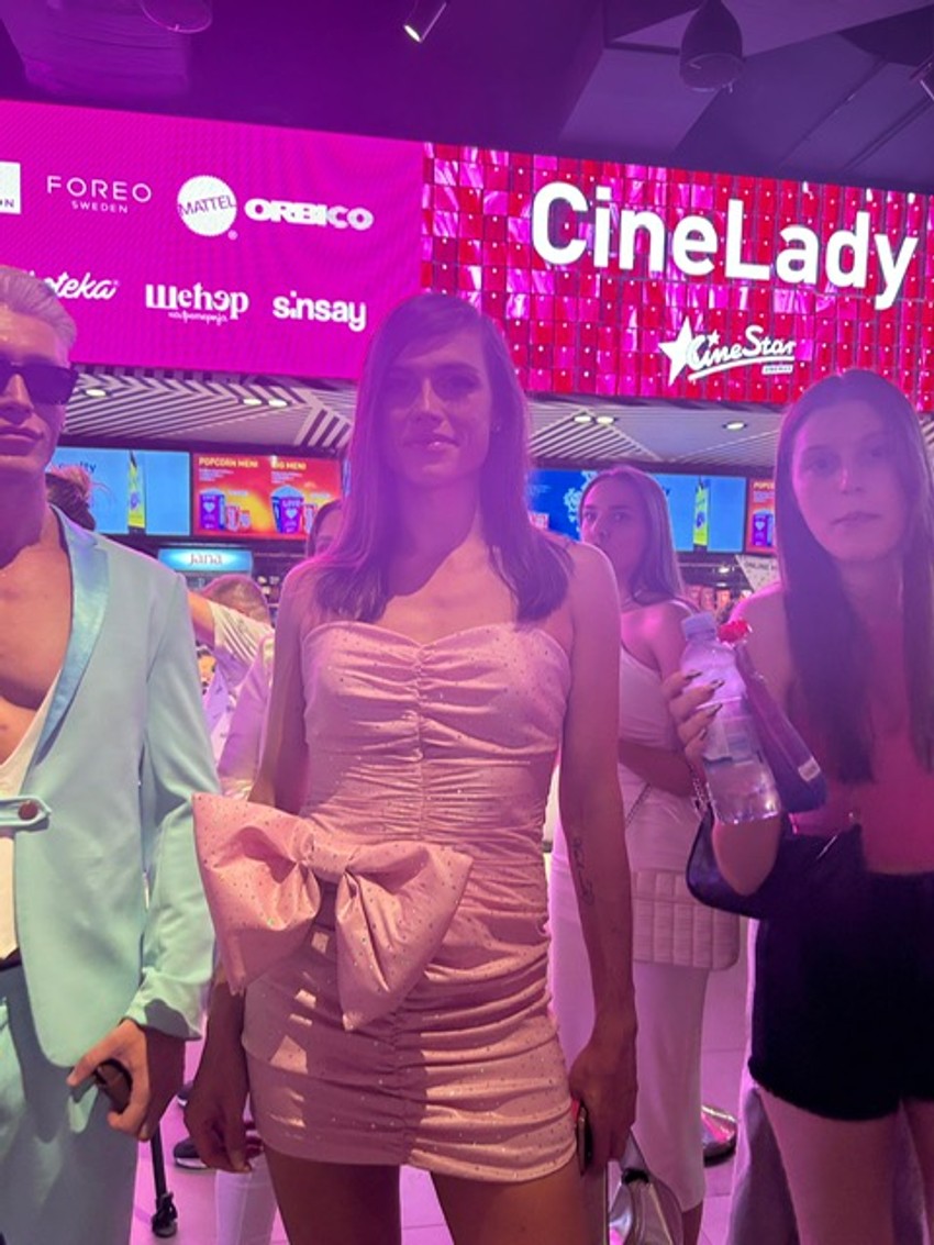 Alina Juhart na "Barbi" žurki