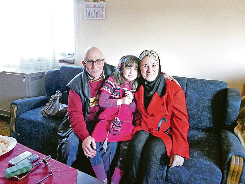 Nidža, kako ga od milošte zovu Mitrovčani, i Rima sa unukom Nikolinom