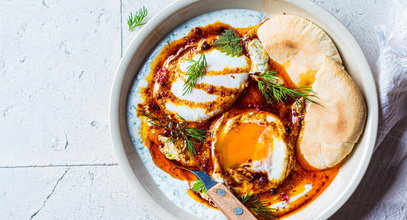 Jajka po turecku robią furorę w sieci. Nie znajdziecie lepszego pomysłu na śniadanie