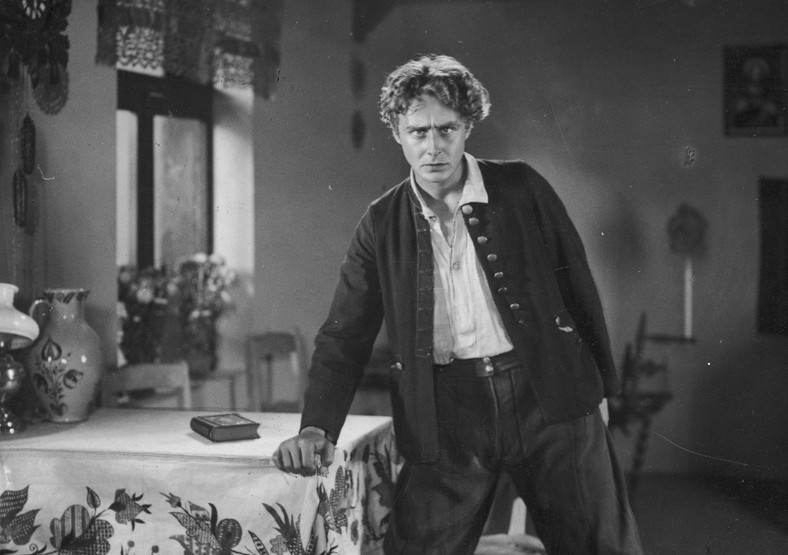 Mieczysław Cybulski jako Paweł w filmie "Cham" (1931)