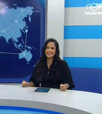 Tehotná brazílska moderátorka správ Elaine da Silva zomrela spolu so svojím nenarodeným dieťaťom po tom, ako ju previezli do nemocnice so zápalom pľúc.