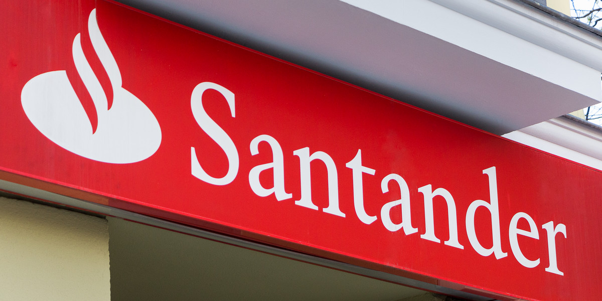 Santander jest pierwszym bankiem, który usłyszał zarzuty za niezwracanie opłat kredytobiorcom