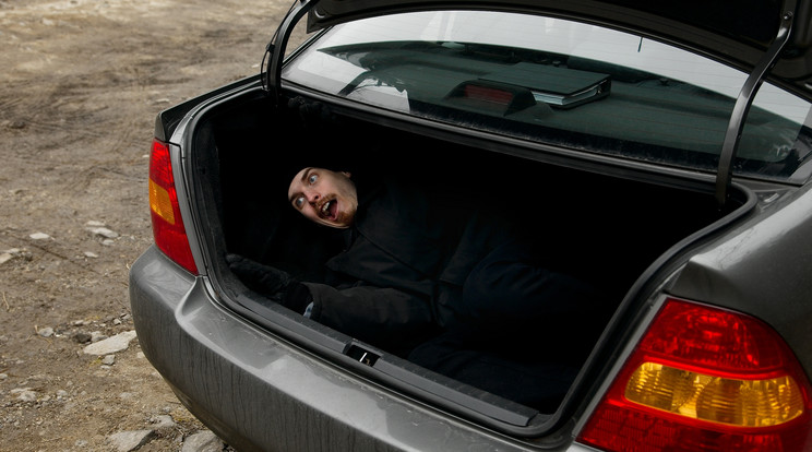 18 migránst passzírozott az autójába a román sofőr, hogy átcsempéssze őket Nyugat-Európába / Fotó: Shutterstock