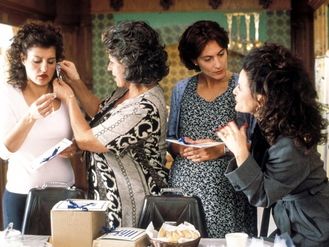 Nia Vardalos (prva levo) u čuvenom filmu