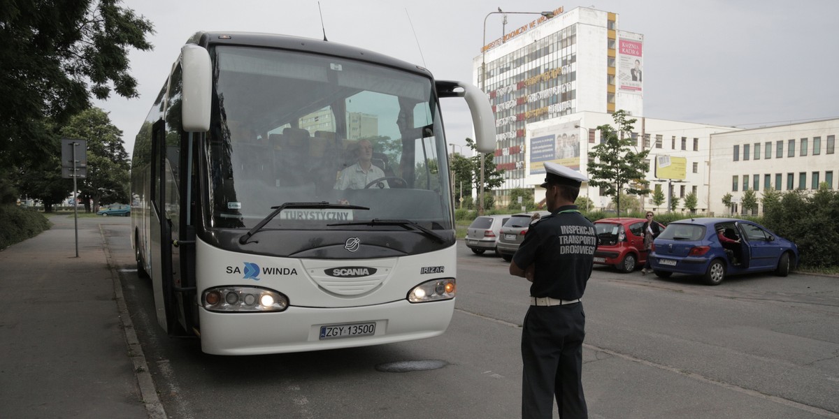 Wakacyjne kontrole autobusów