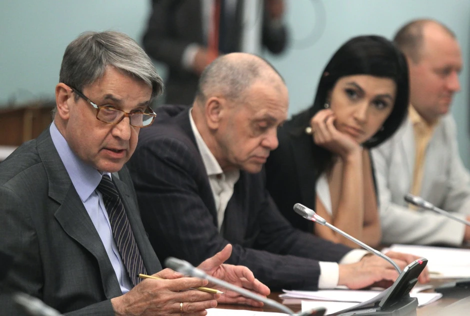 Aleksander Avdejev (L)