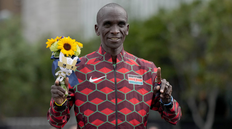 Elképesztő világcsúcsot futott a berlini maratonon a kenyai leganda Eliud Kipchoge / Fotó: MTI/EPA/Majama Kimimasza