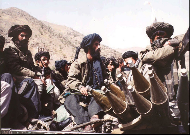 Talibowie zaatakowali Kabul. "Zmasowany atak samobójczy"