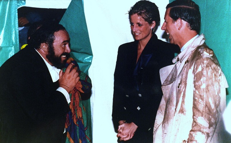 Luciano Pavarotti w towarzystwie księżnej Diany i księcia Karola