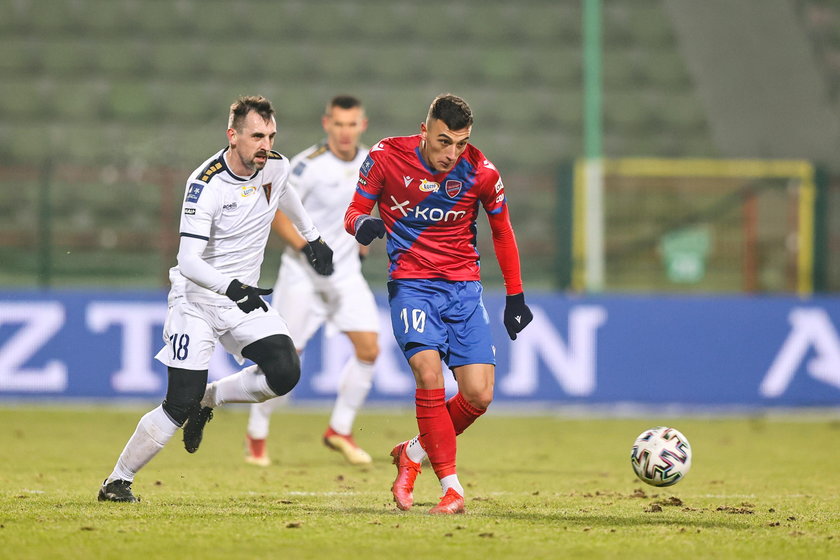 Pogoń liderem ekstraklasy. Raków – Pogoń 0:1