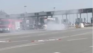 Izgoreo automobil na naplatnoj stanici