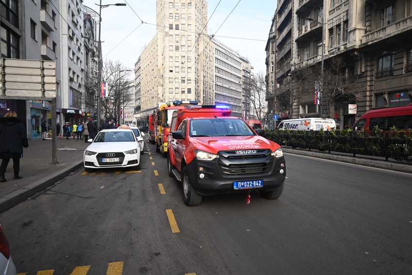 Požar u zgradi pored hotela na Terazijama