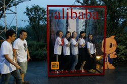 Chińska Alibaba cenniejsza niż Amazon czy Facebook? Spektakularny debiut giełdowy