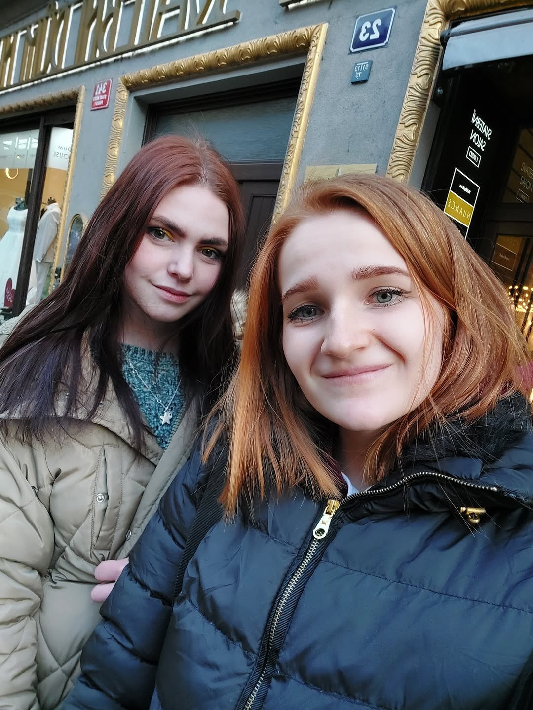 Influencerky Adéla Doležalová a Andreza známa ako Shining Ája. 