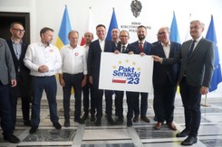 Wielkie zaskoczenie w sprawie Paktu Senackiego. Schetyna żegna się z Sejmem