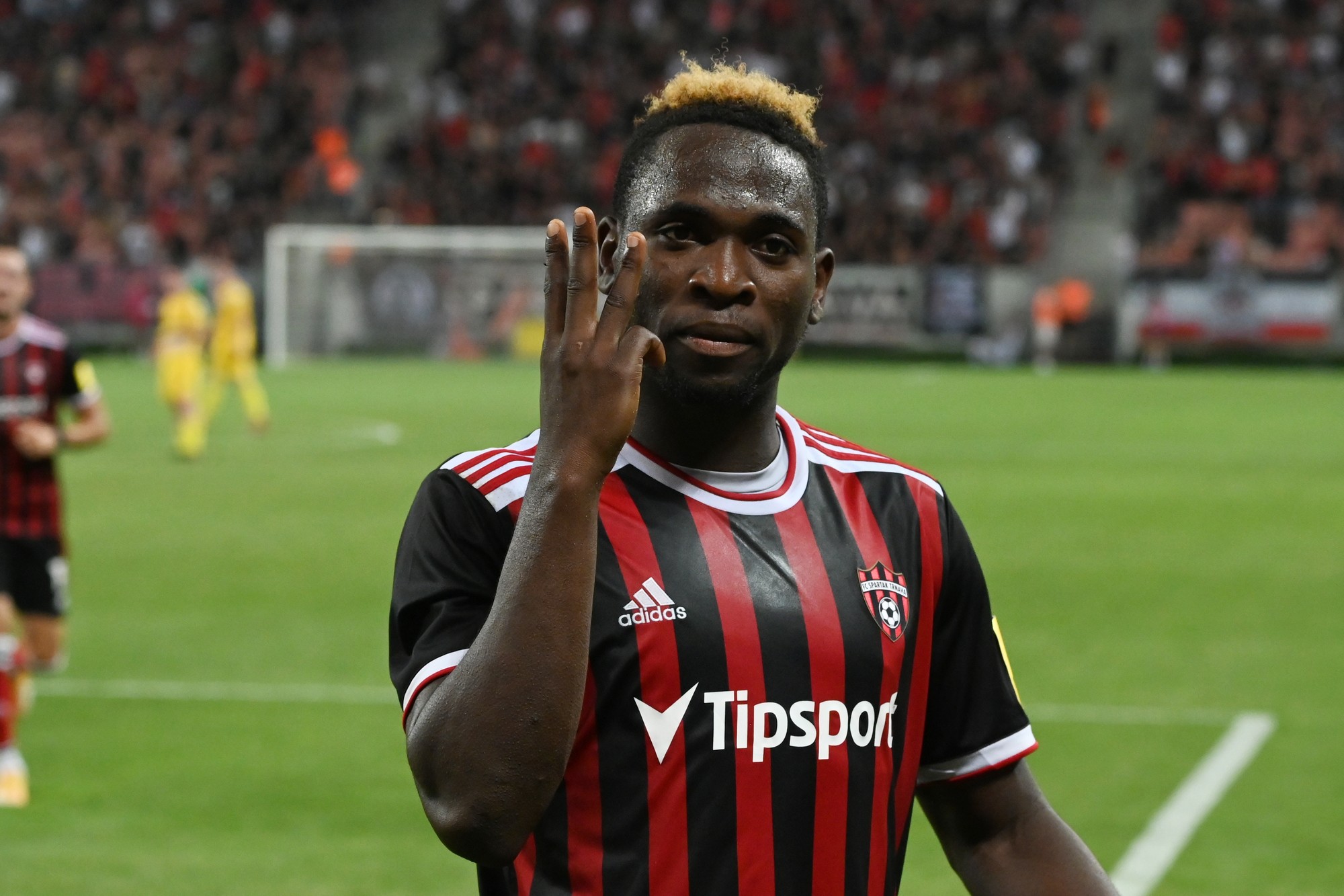 Futbalista Trnavy Bamidele Yusuf sa teší po strelení hetriku.