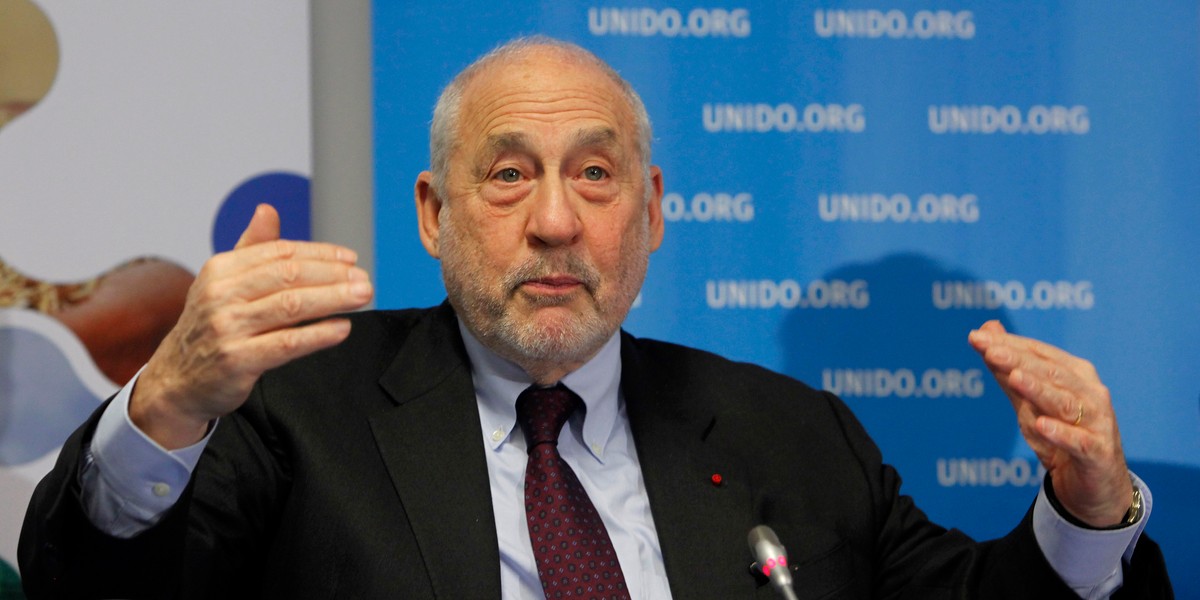 Noblista Joseph Stiglitz krytykuje politykę podnoszenia stóp.