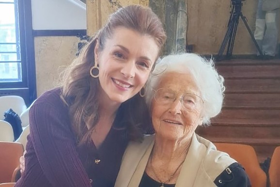 Najstarija srpska glumica (96) u javnosti nakon dužeg vremena: Njena koleginica objavila sliku, povod je prelep