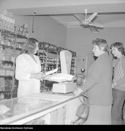 Szybki, ale niełatwy QUIZ o życiu w PRL. Zdobędziesz 8/8? Kilka pytań to niezłe wyzwanie