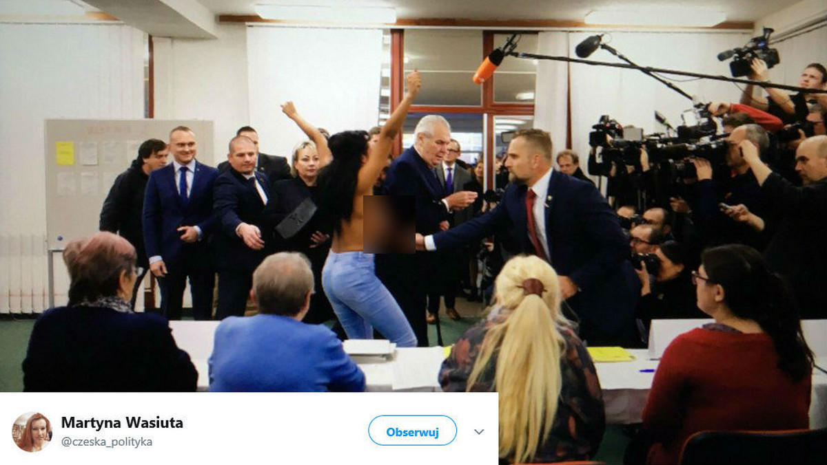 Do niecodziennej sceny doszło podczas głosowania w wyborach prezydenckich w Czechach. Gdy głos oddawał urzędujący prezydent Milos Zeman, podbiegła do niego rozebrana od pasa w górę kobieta. Obezwładniła ją ochrona.
